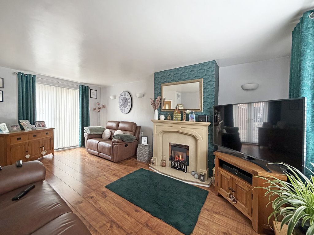 Property photo 2 of 35