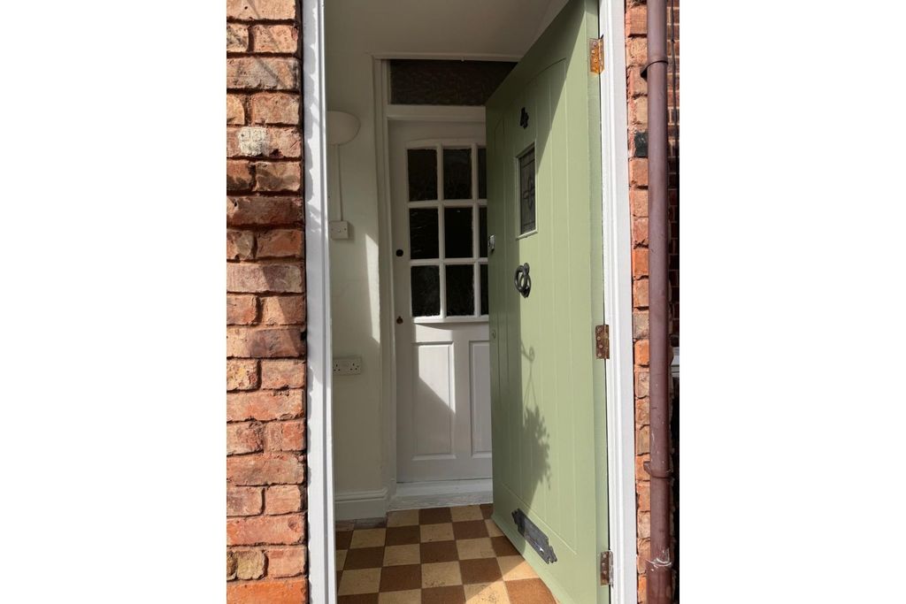 Property photo 2 of 22 Entrance Porch