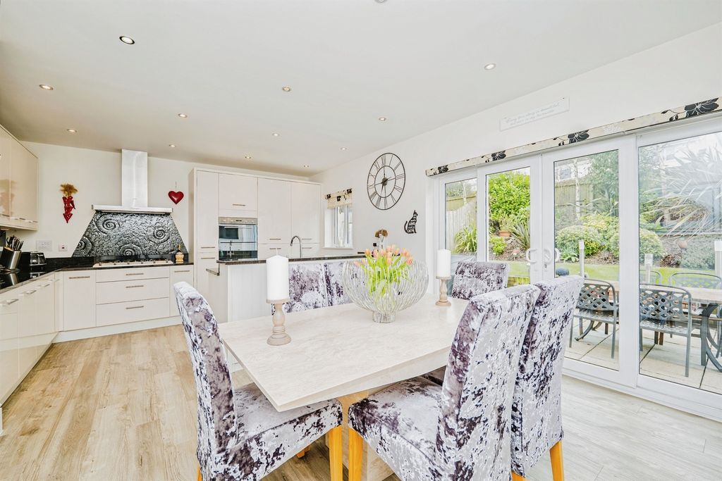 Property photo 2 of 25