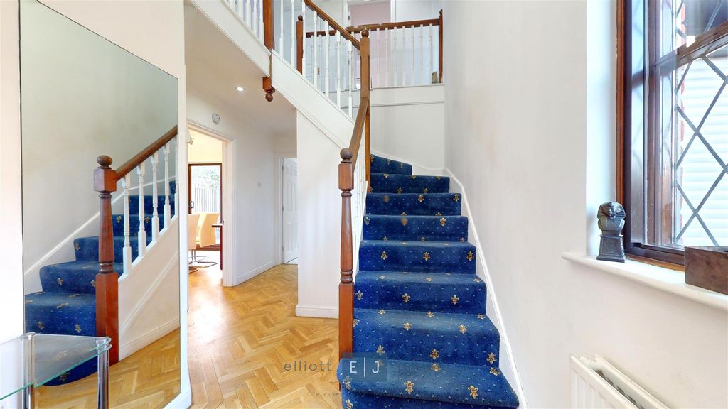 Property photo 2 of 19