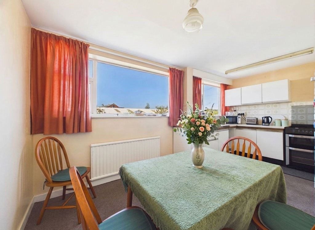 Property photo 3 of 15 Dining Kitchen