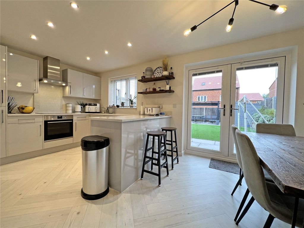 Property photo 2 of 21 Picture No. 13