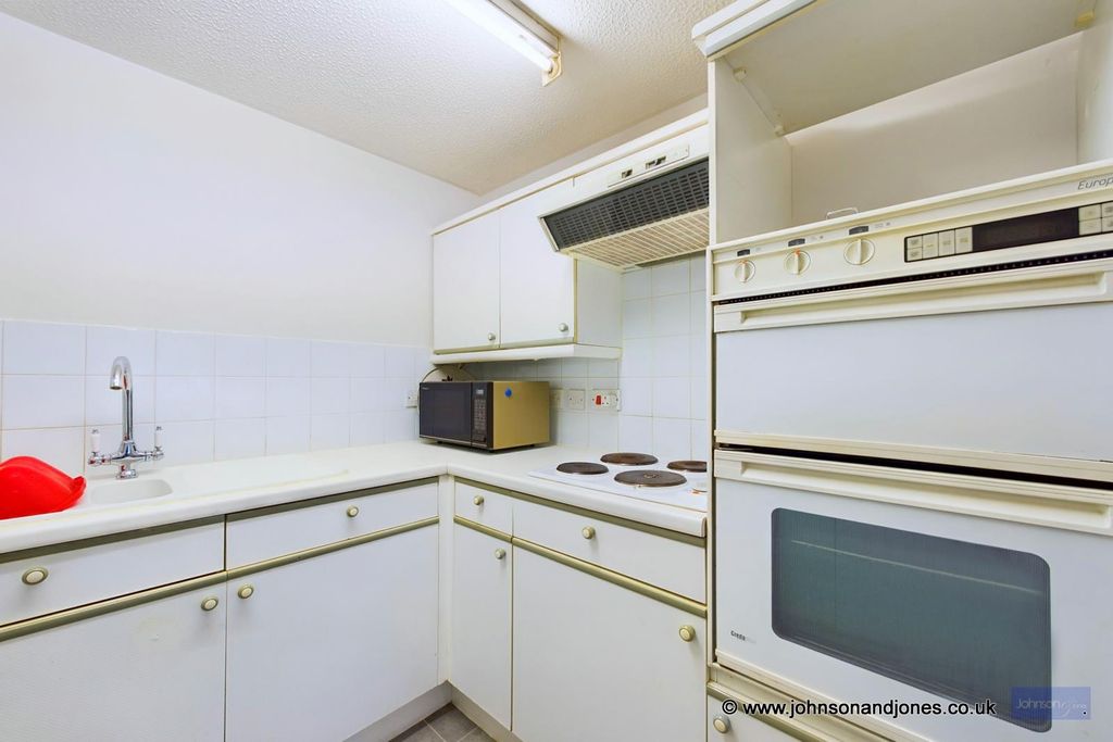 Additional image 9 of 1 bed property for saleDrill Hall Road, Chertsey KT16