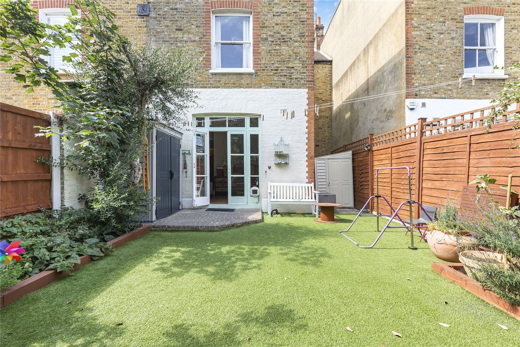 Property photo 2 of 17 Picture No. 14