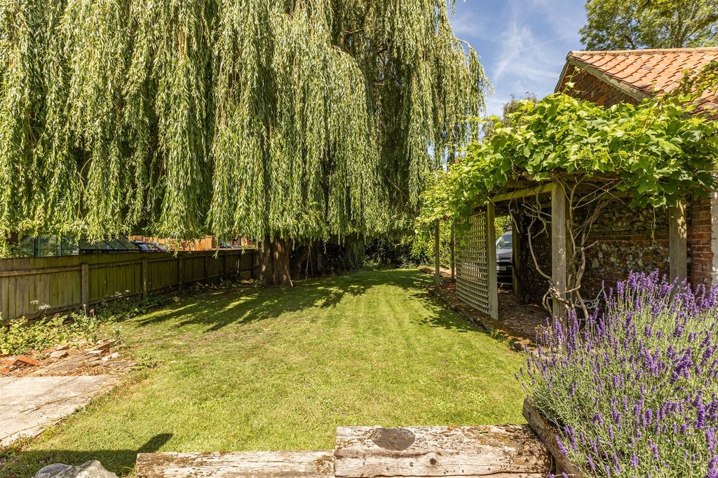 Property photo 2 of 20