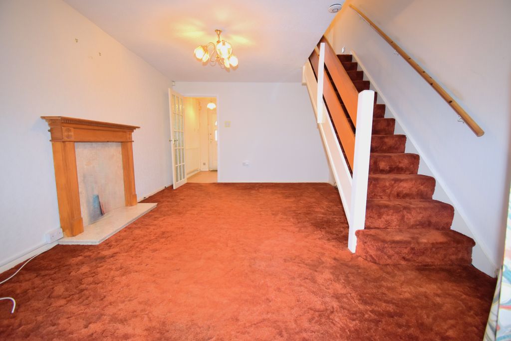 Property photo 2 of 10 Living Room (2)