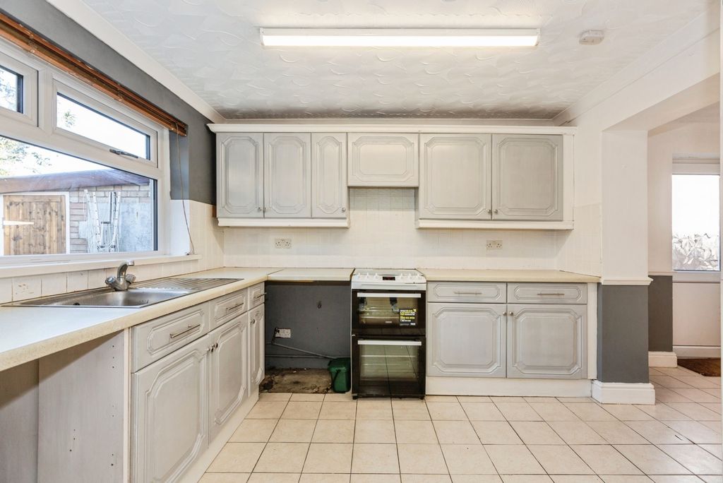 Additional image 8 of 3 bed semi-detached house for saleSpringfield Close, Gowerton, Swansea SA4