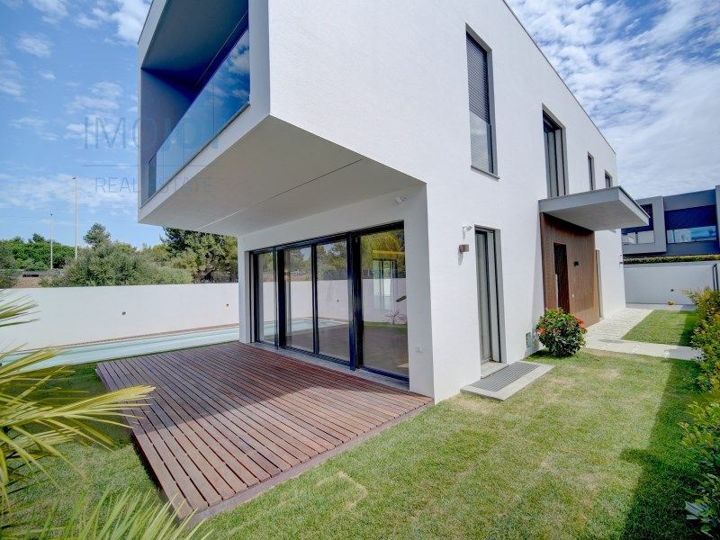 Property photo 2 of 38