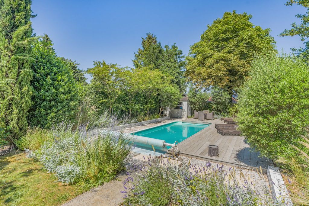 Property photo 2 of 21 Swimming Pool