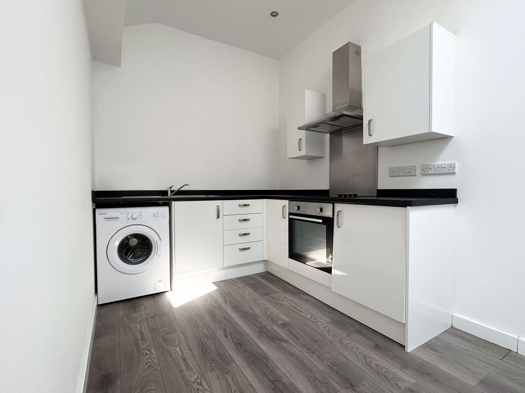 Property photo 2 of 6 Kitchen/Lounge