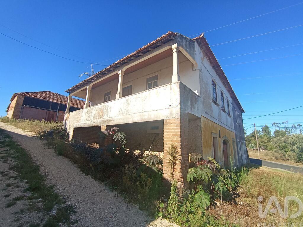 Property photo 2 of 40