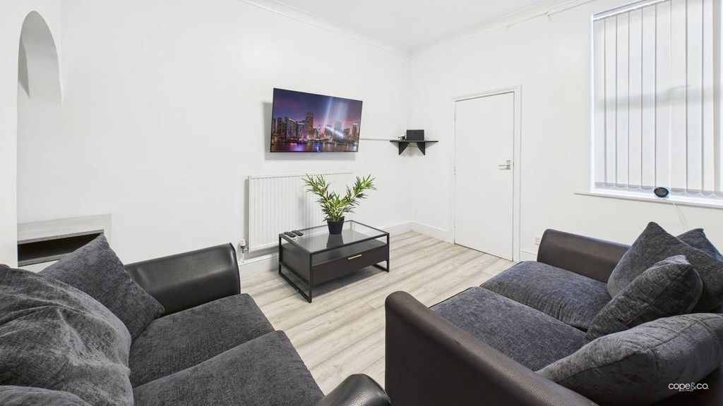 Property photo 3 of 10 1857876