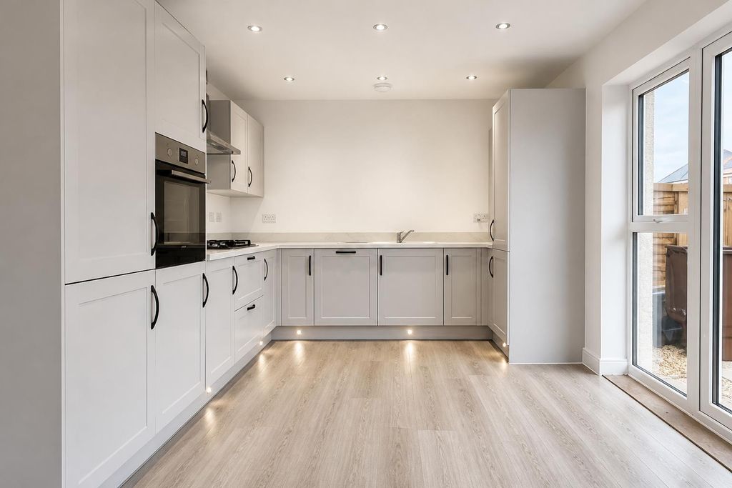 Property photo 2 of 18 Bright Kitchen Interior – 23 Oct 2026, 10.39 Pm.Pn