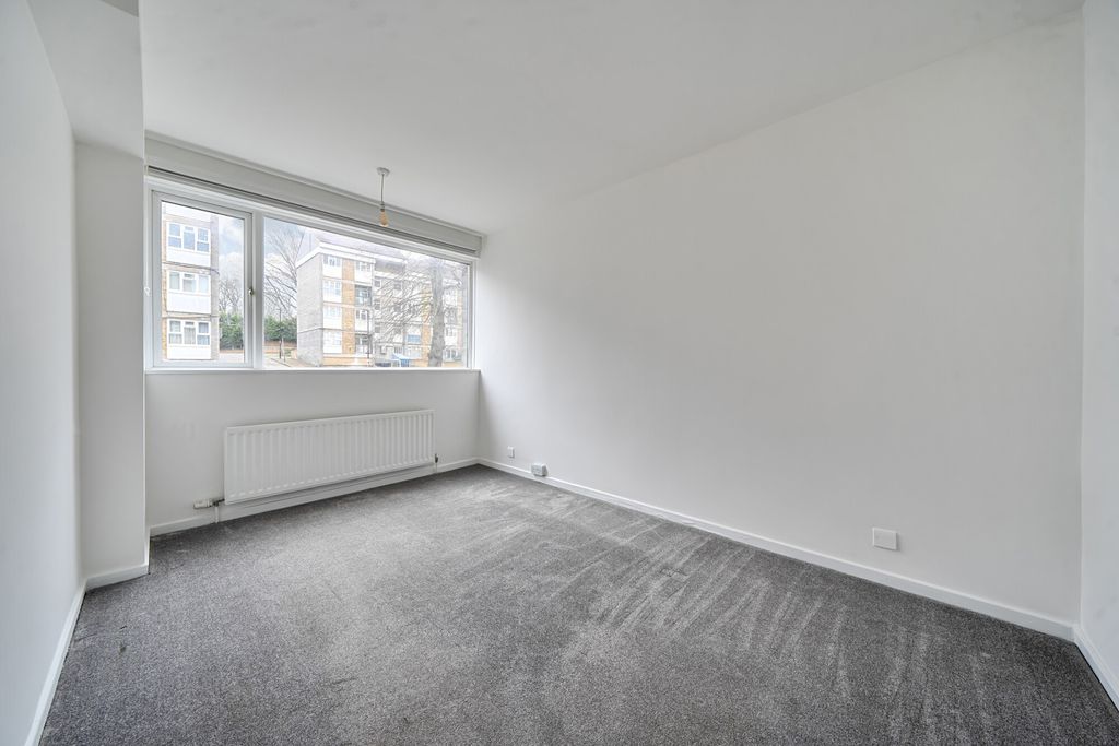 Property photo 3 of 20 Bedroom