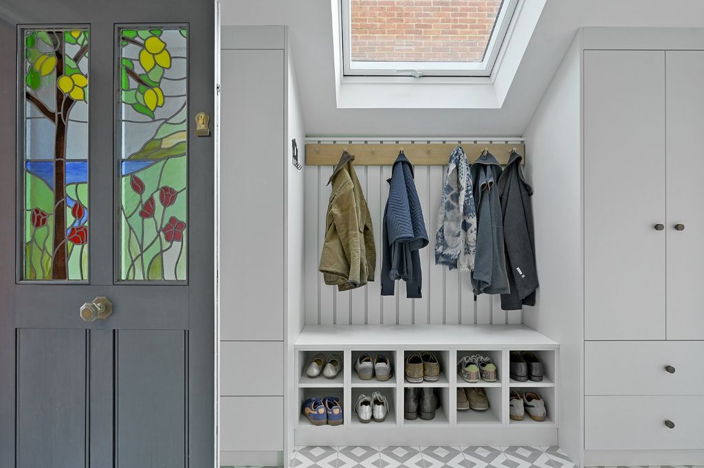 Property photo 3 of 18 Entrance Hall