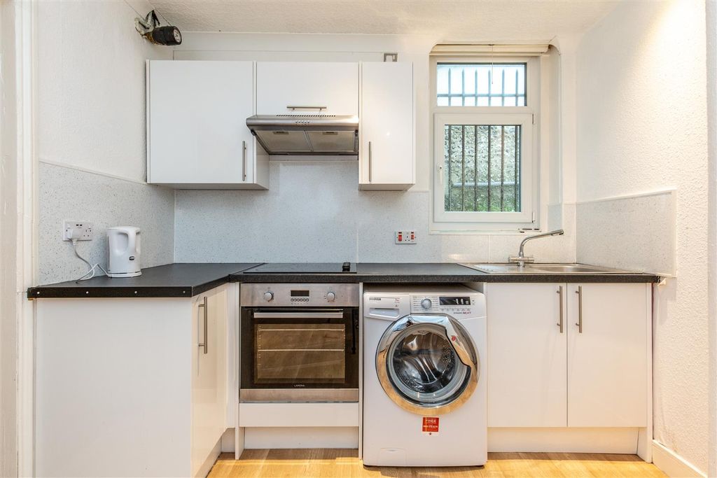 Property photo 2 of 16 Kitchen