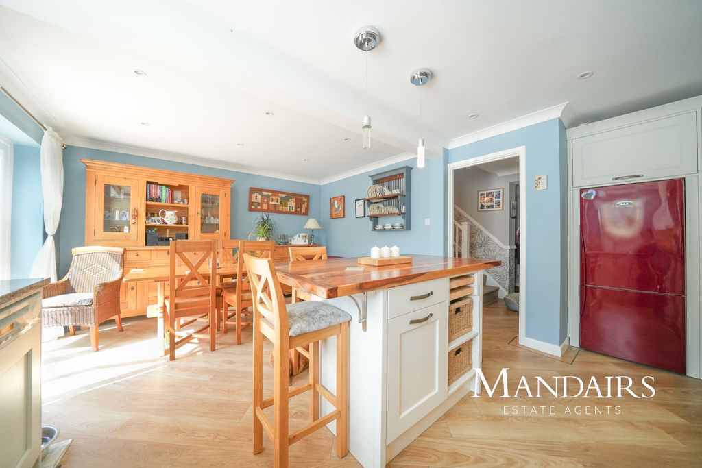 Property photo 2 of 28