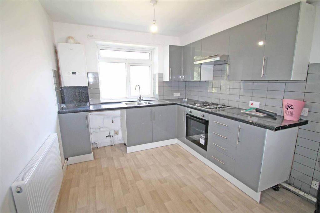 Property photo 2 of 8 Kitchen