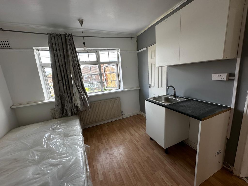 Property photo 1 of 3