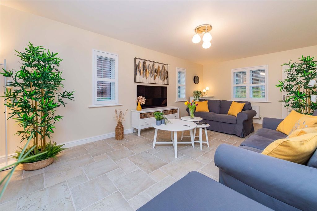 Property photo 3 of 45 Picture No. 02