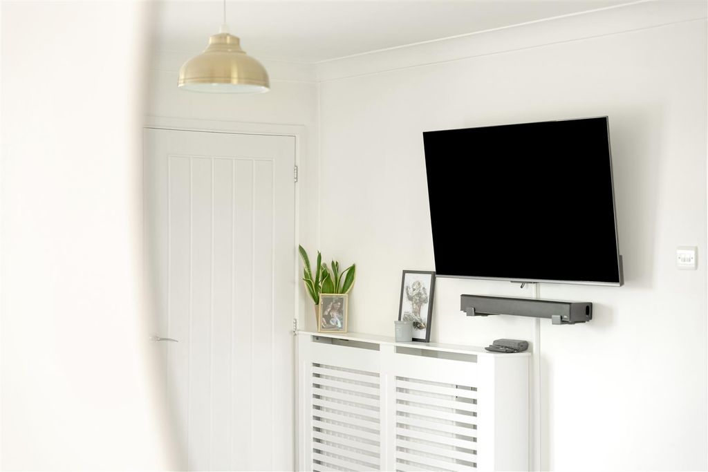 Property photo 3 of 15 Sheldrake Dr-5.Jpg