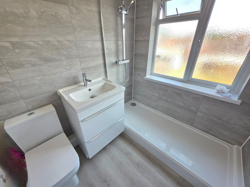 Property photo 3 of 10 Shower Room