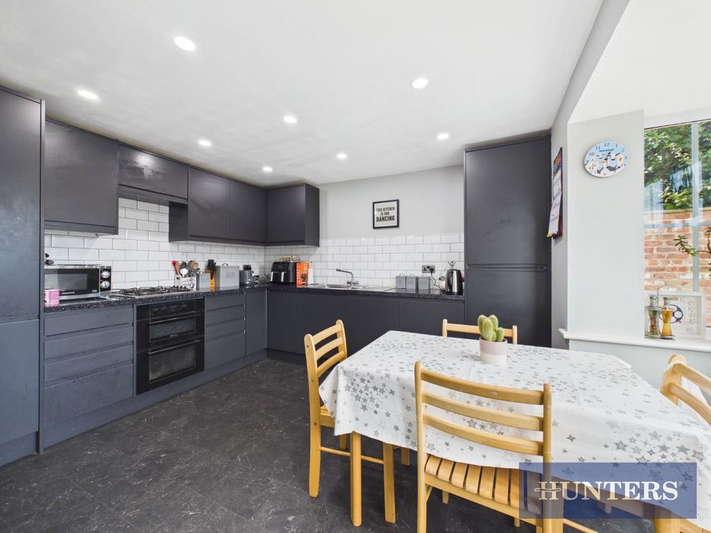 Property photo 2 of 19 Kitchen