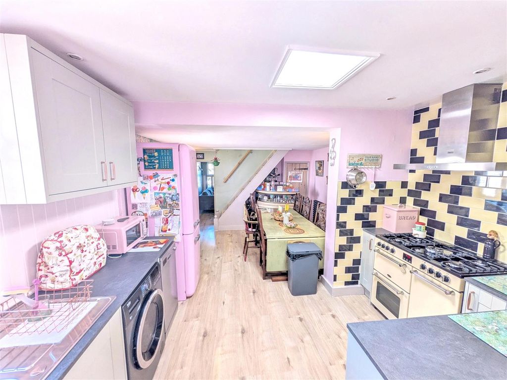 Property photo 2 of 15 Kitchen