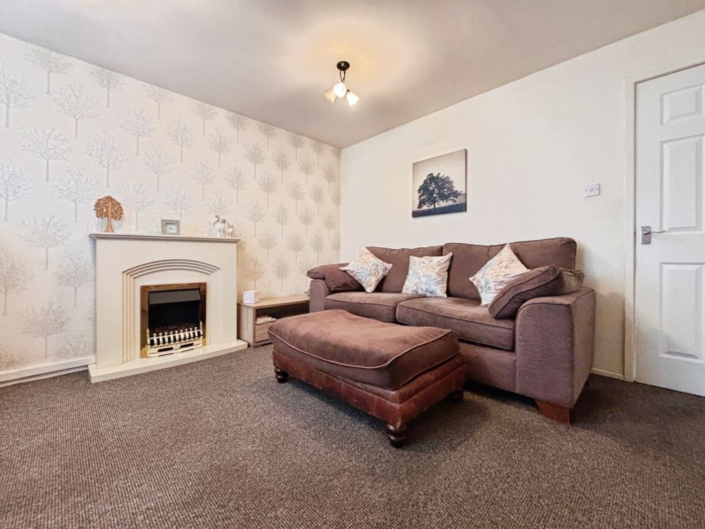 Property photo 2 of 11 Lounge
