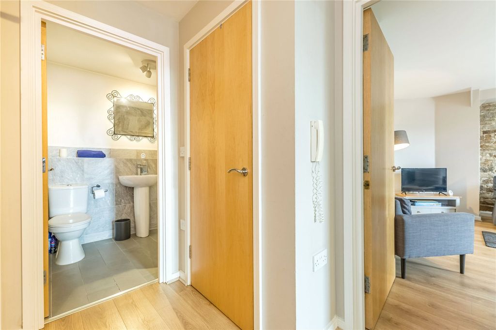 Property photo 2 of 10 Entrance Hallway