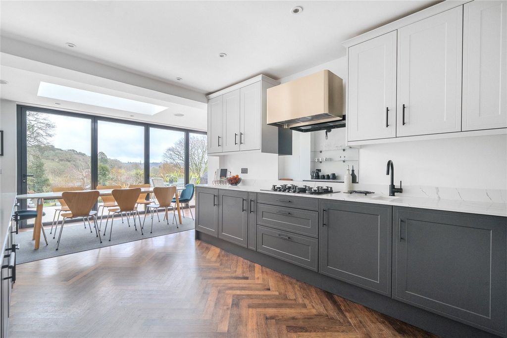 Property photo 2 of 25 Picture No. 94