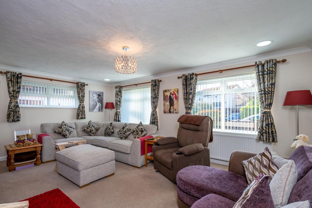 Property photo 2 of 17 Sitting Room.Jpg