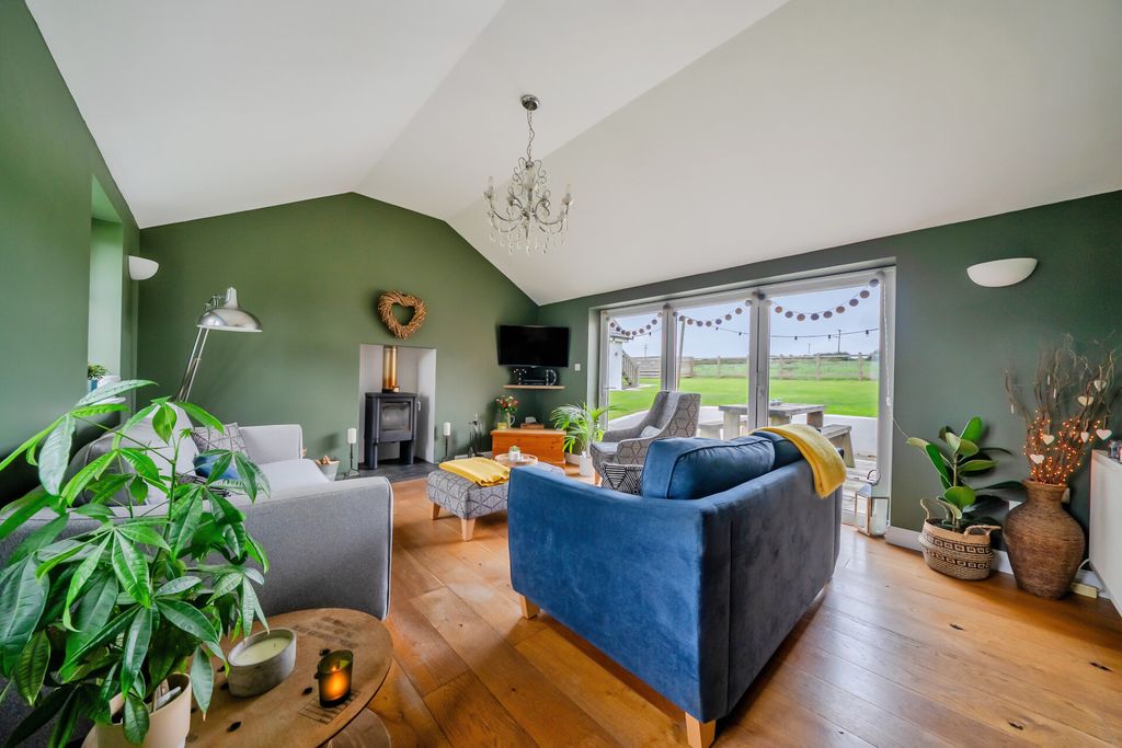 Property photo 2 of 23 1525557-25-1A0Ed4...