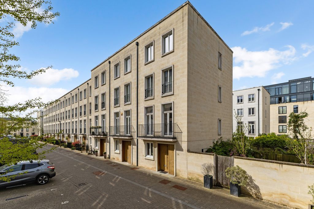 Property photo 1 of 21 Front