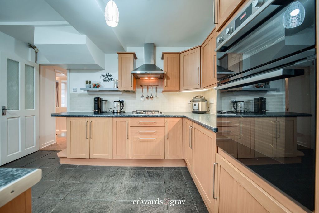 Property photo 3 of 22