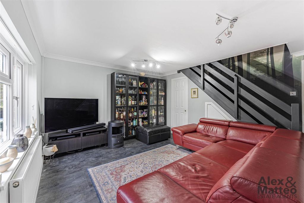 Property photo 1 of 23 Globe Pond Road