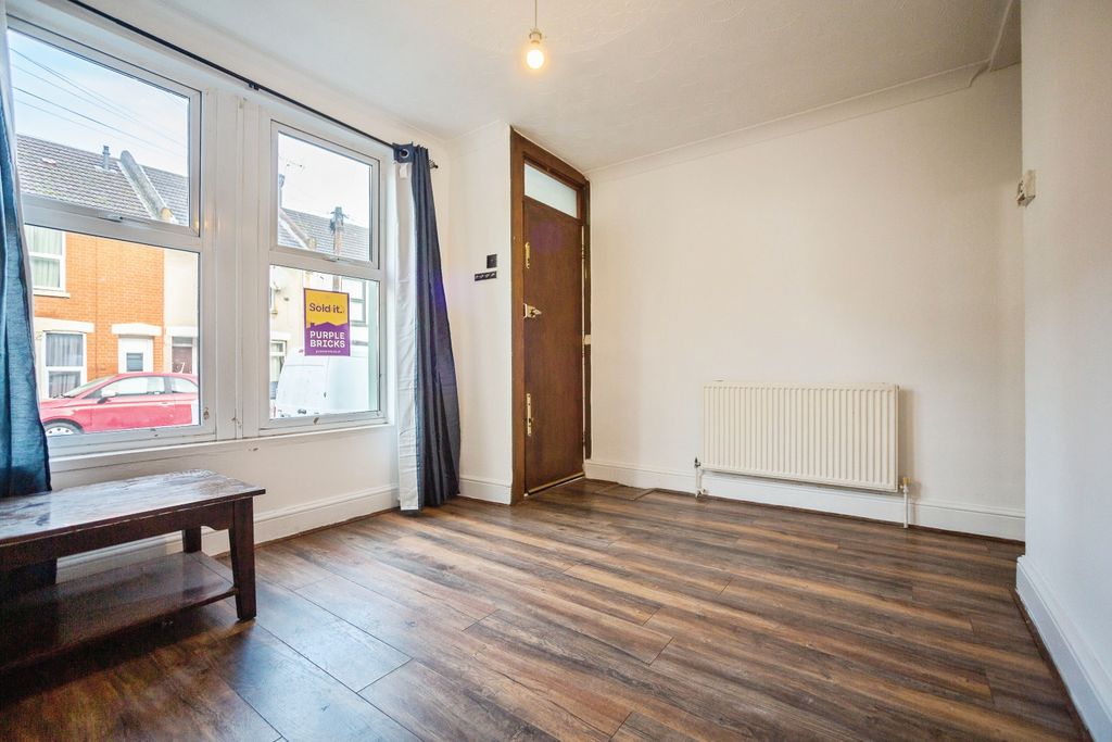 Property photo 2 of 15 Lounge