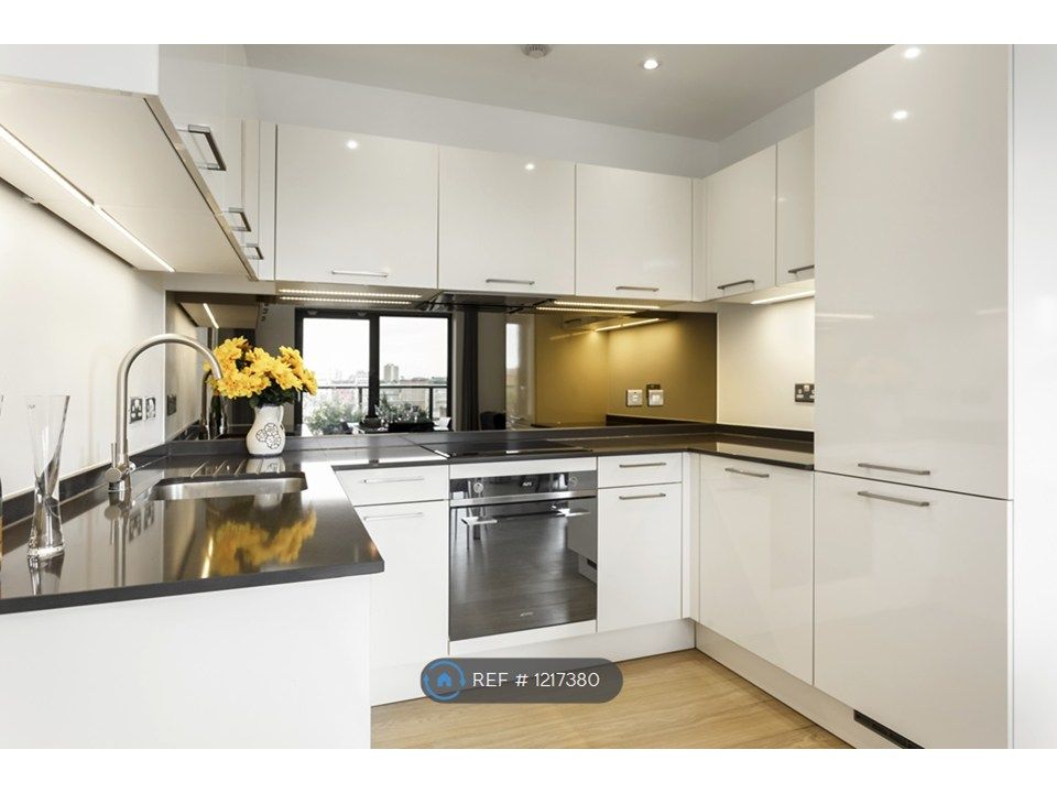 Property photo 3 of 18 Kitchen