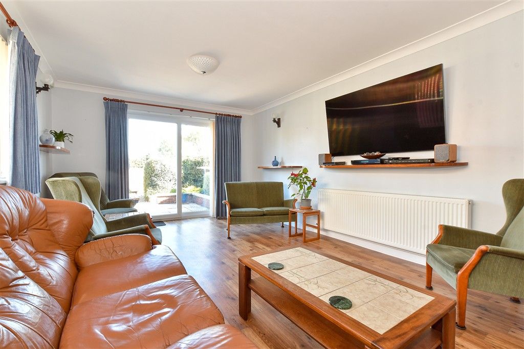 Property photo 2 of 19 Lounge