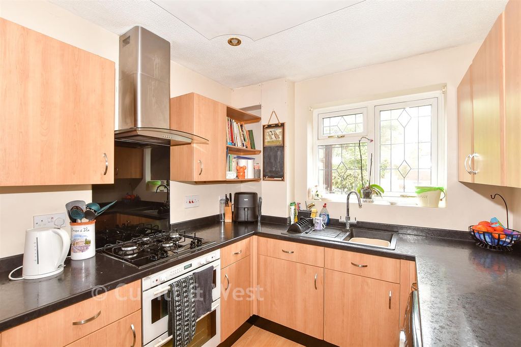 Property photo 3 of 14 Kitchen