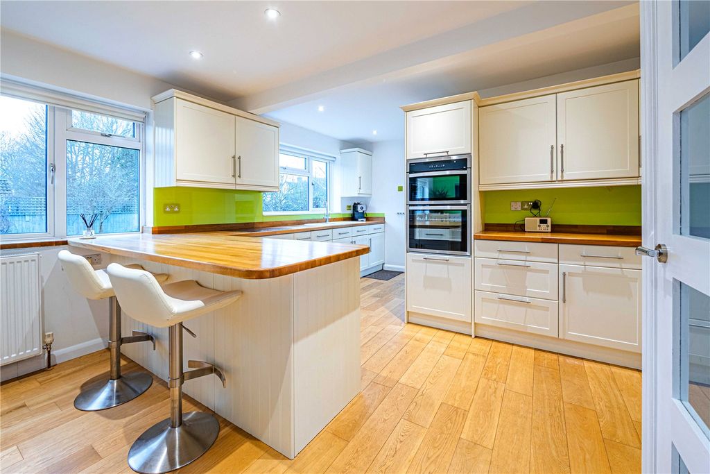 Property photo 2 of 28 Picture No. 33