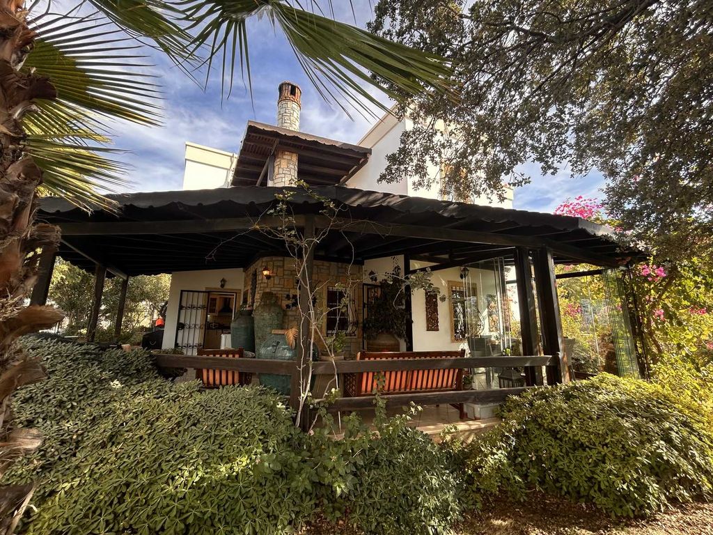 Property photo 2 of 25 A Pretty Duplex Furnished Bodrum Villa For Sale - Villa With Vast Covered Terrace