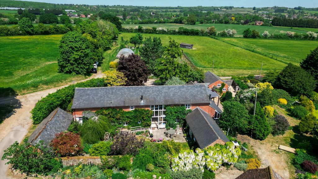 Property photo 3 of 44