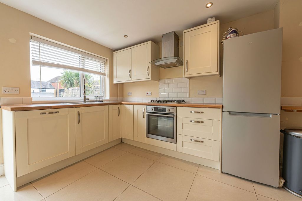 Property photo 3 of 35