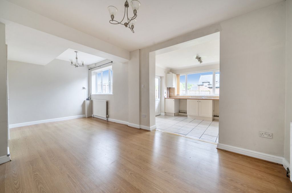 Property photo 3 of 19 1463110-12-6A0B1F...