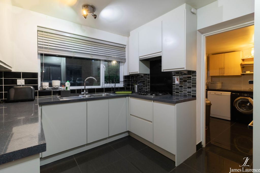 Property photo 3 of 15 8X1A2885-Hdr