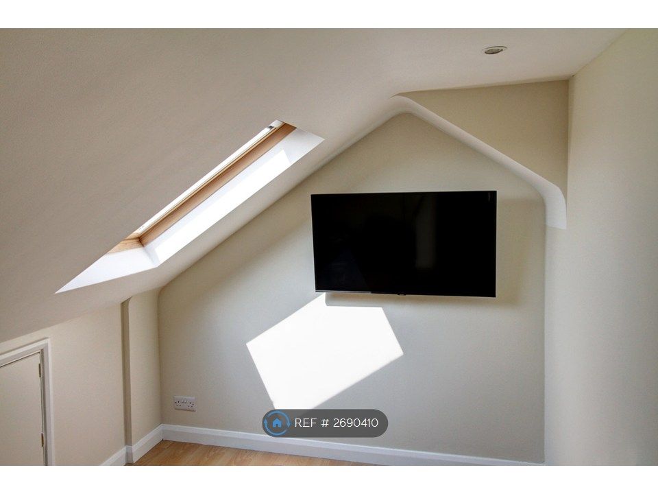 Property photo 1 of 10 Living Room