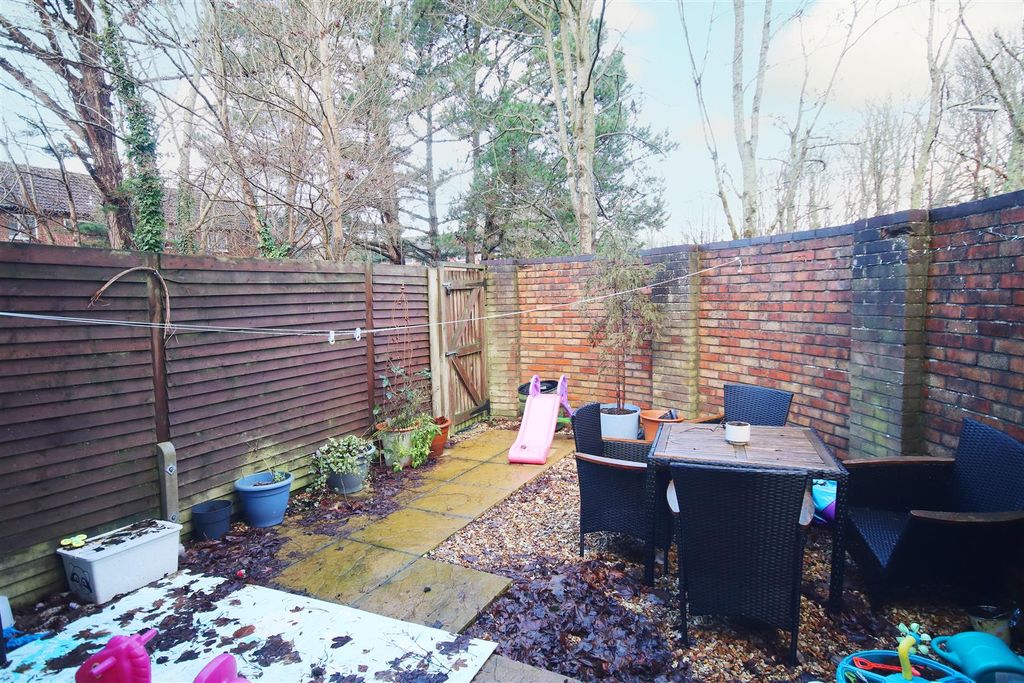 Property photo 3 of 9 Garden.Jpg