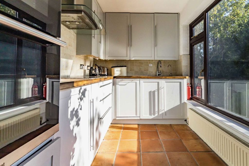 Property photo 3 of 5