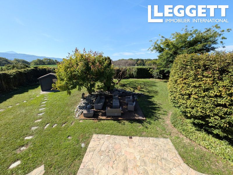 Property photo 2 of 10